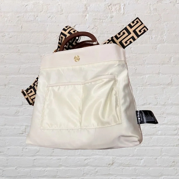 Anthropologie Urban Originals White Bag with Wooden Handles - Picture 6 of 9